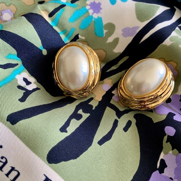 Easter egg-in-nest gold plated Ciner earrings - Picture 4 of 4